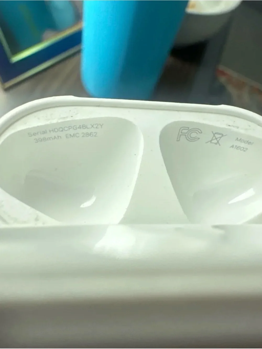 Apple White Wireless Earbuds with Charging Case
